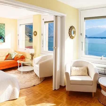 Stylish With Lake View *