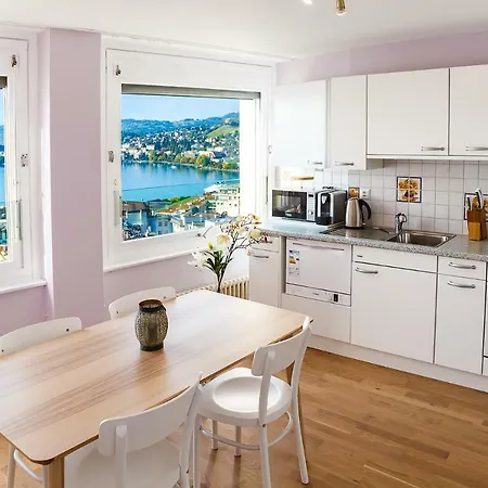 Stylish With Lake View 아파트